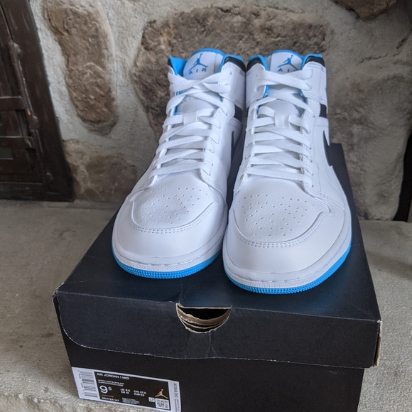 Jordan 1 mid laser blue size 9.5 - Picture 2 of 5